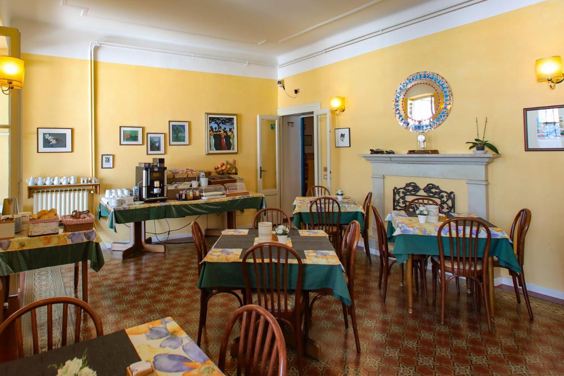 גרגננו Hotel Garni Riviera מראה חיצוני תמונה